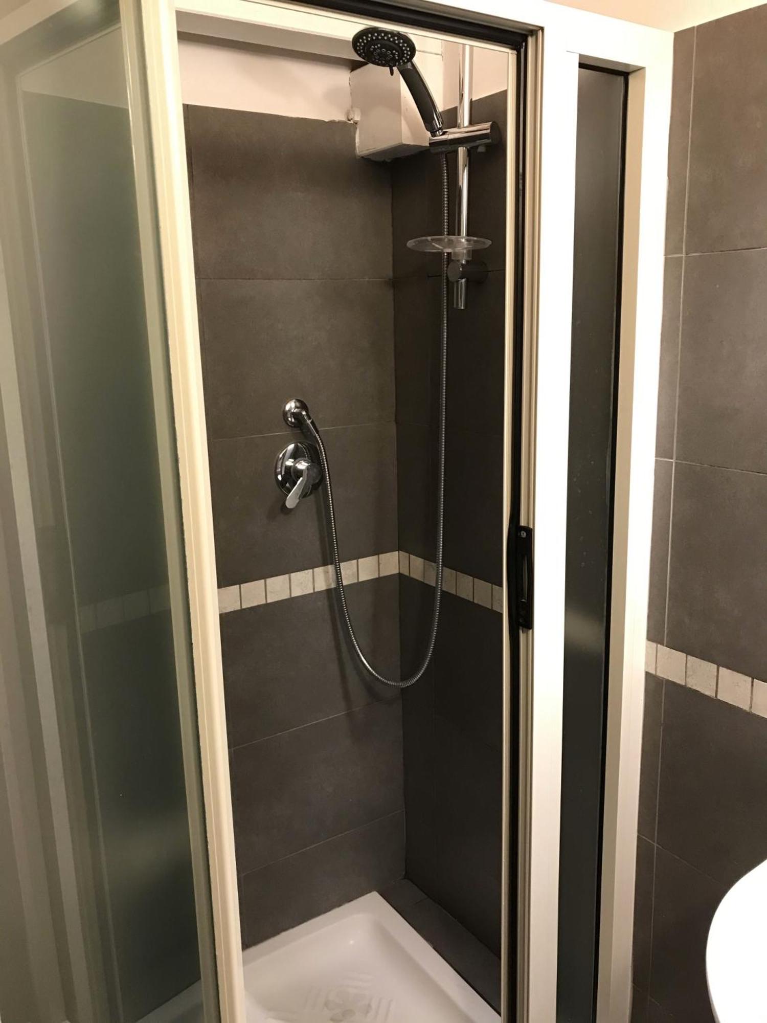 Sesta Strada Hotel Civitavecchia Phòng bức ảnh
