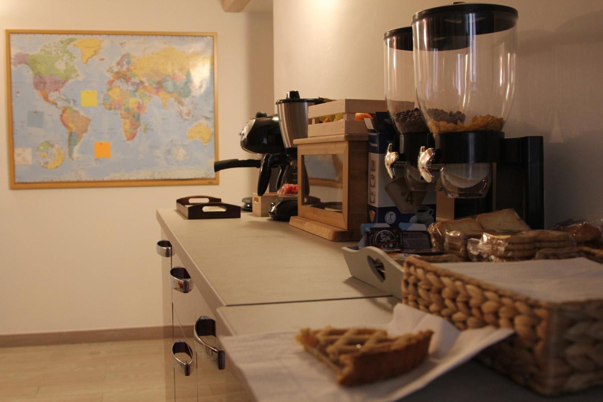 Sesta Strada Hotel Civitavecchia Ngoại thất bức ảnh